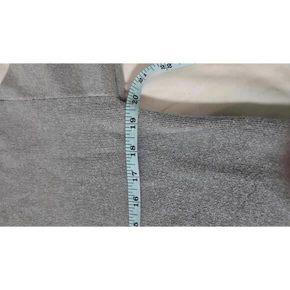 Nikka K Women's Gray Cropped Knit Sweater with Cross Design Size Large - Picture 7 of 8